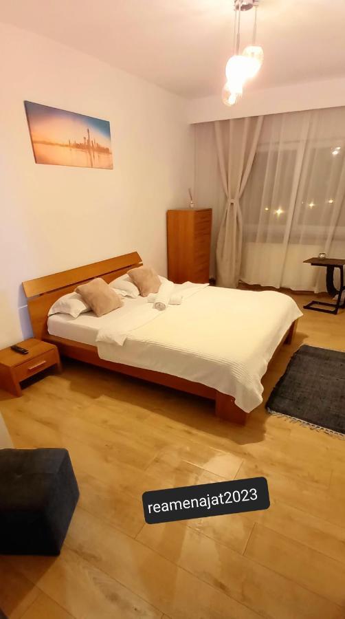 33 Coquette Apartment Baia Mare Ngoại thất bức ảnh
