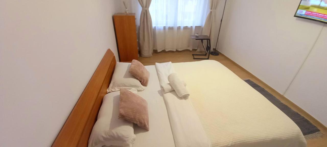 33 Coquette Apartment Baia Mare Ngoại thất bức ảnh