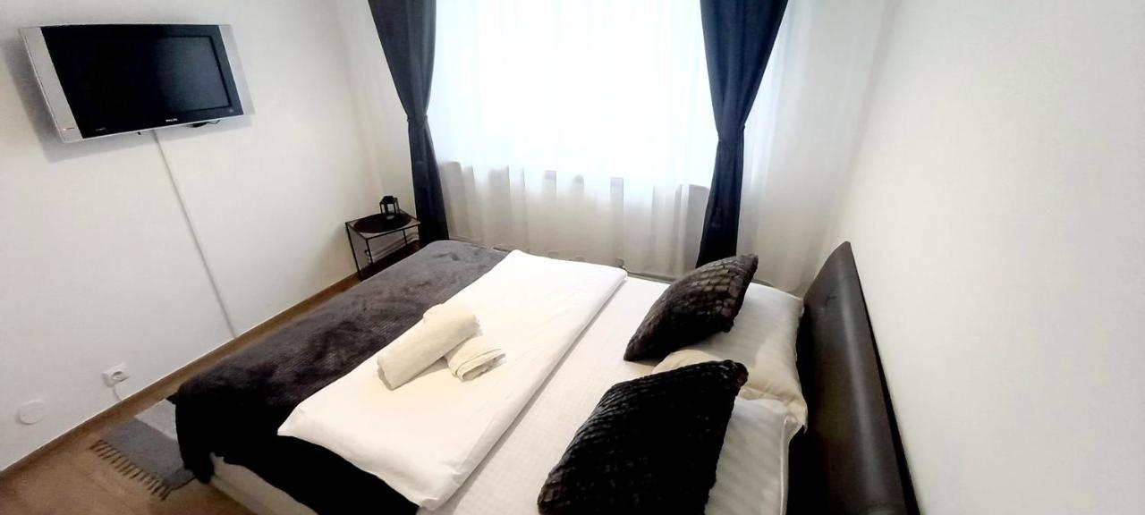 33 Coquette Apartment Baia Mare Ngoại thất bức ảnh