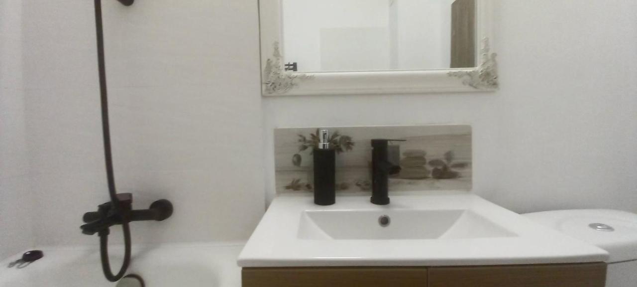 33 Coquette Apartment Baia Mare Ngoại thất bức ảnh