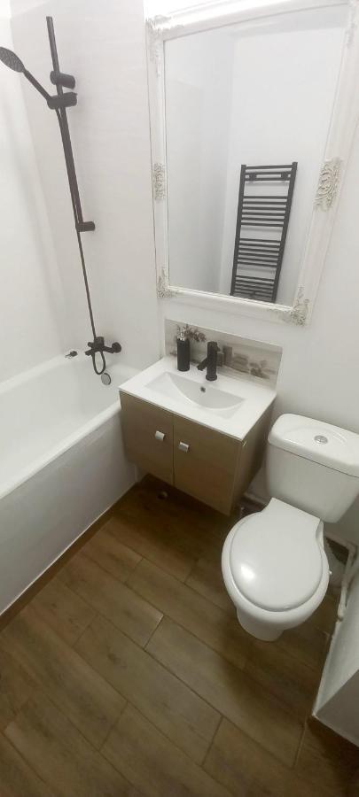 33 Coquette Apartment Baia Mare Ngoại thất bức ảnh